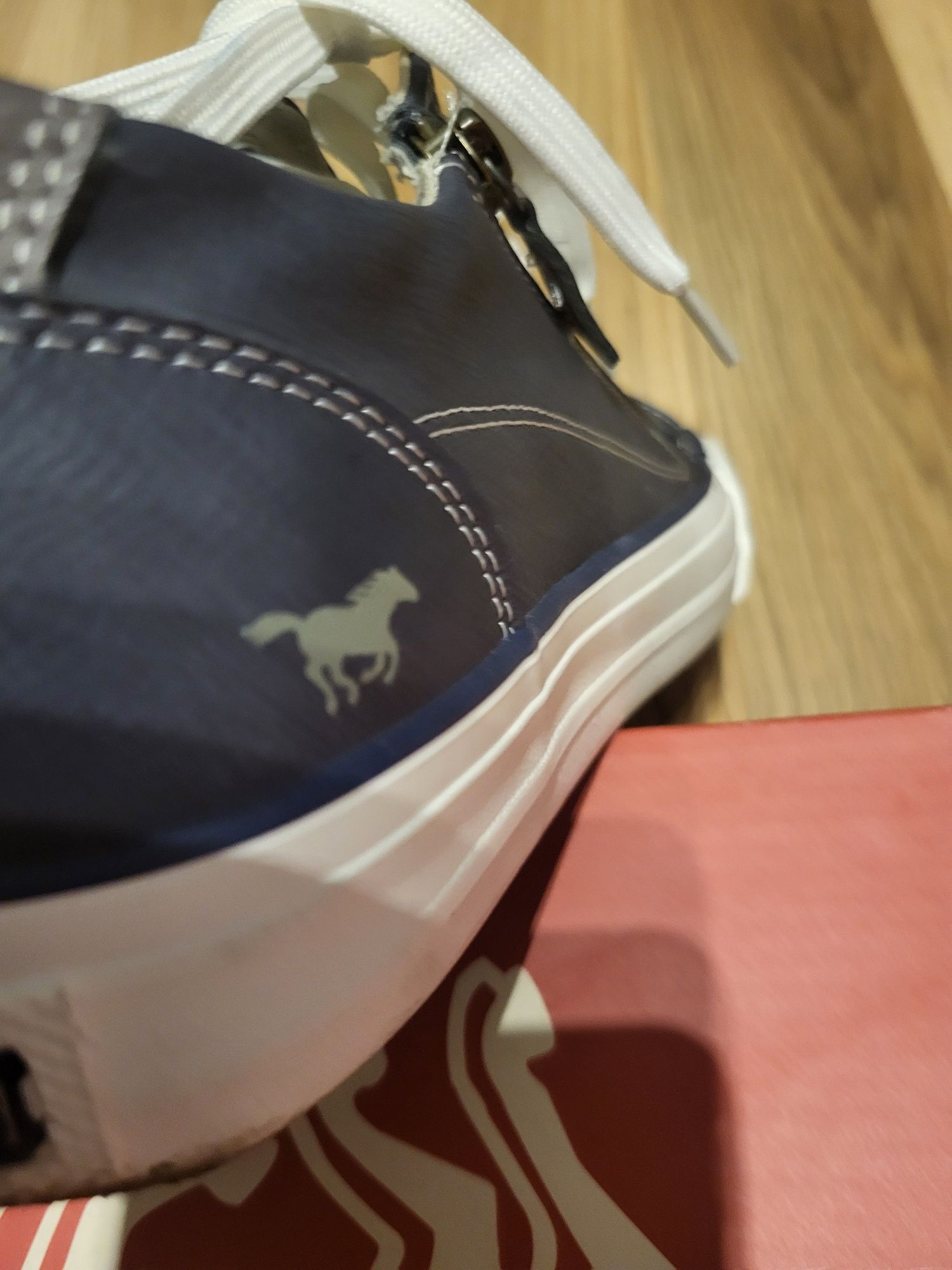 Buty damskie Mustang r.38