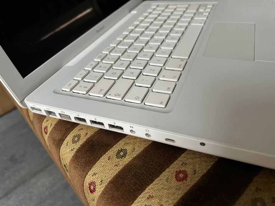 MacBook A1181 13"do renowacji albo na czesczi zamienne