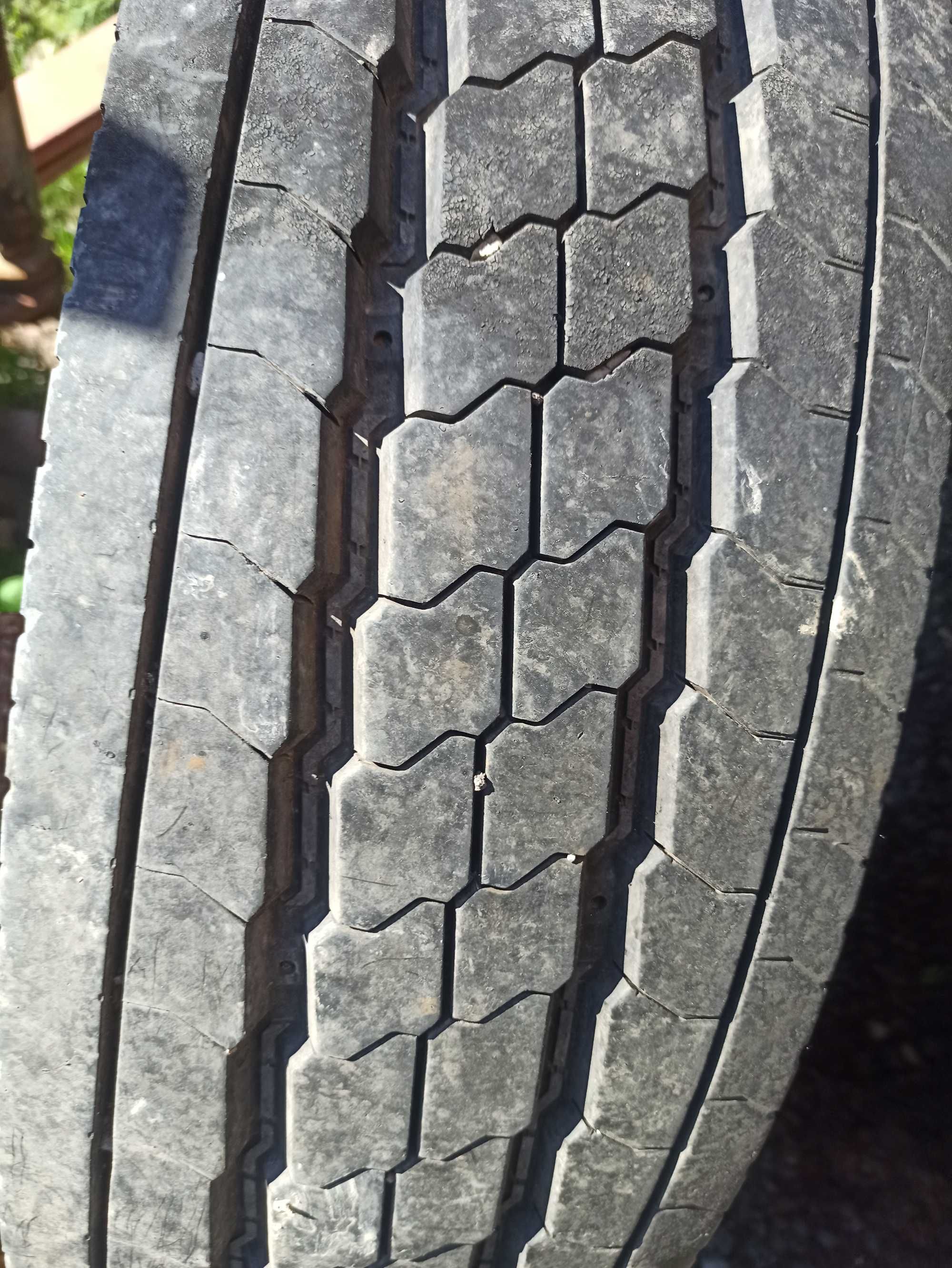 Opony 235/70r19.5 napęd prowadzace