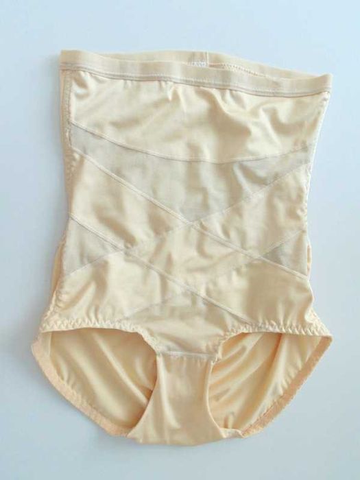 Wysokie beżowe majteczki modelujące wyszczuplające M/L