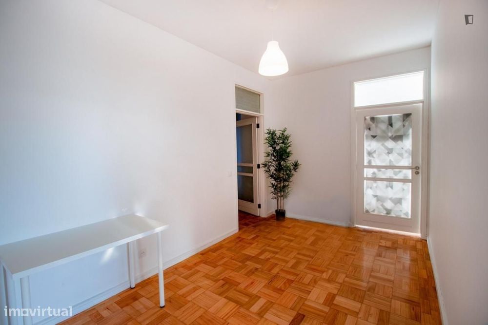 Quarto - localizado em Ramalde Porto