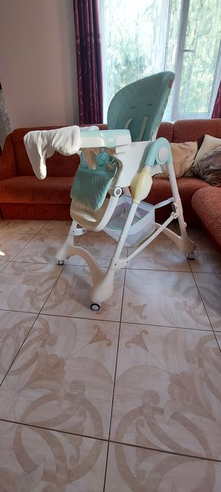 Продам стульчик для кормления Carello