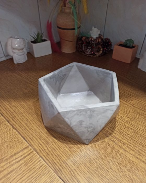 Декоративні кашпо з гіпсу