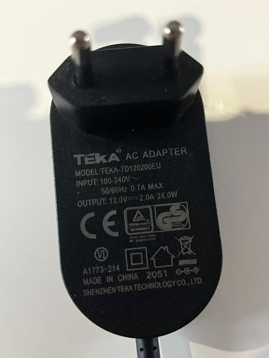 Dekoder ZGEMMA 4K
W zestawie pilot oraz zasilacz. Wszystko