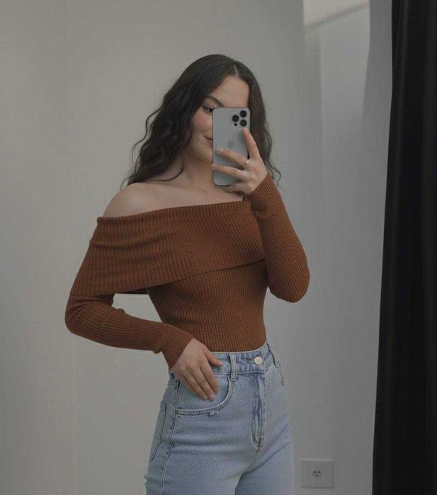 Жіночий топ з відкритими спущеними плечима кофтинка лонг в рубчик