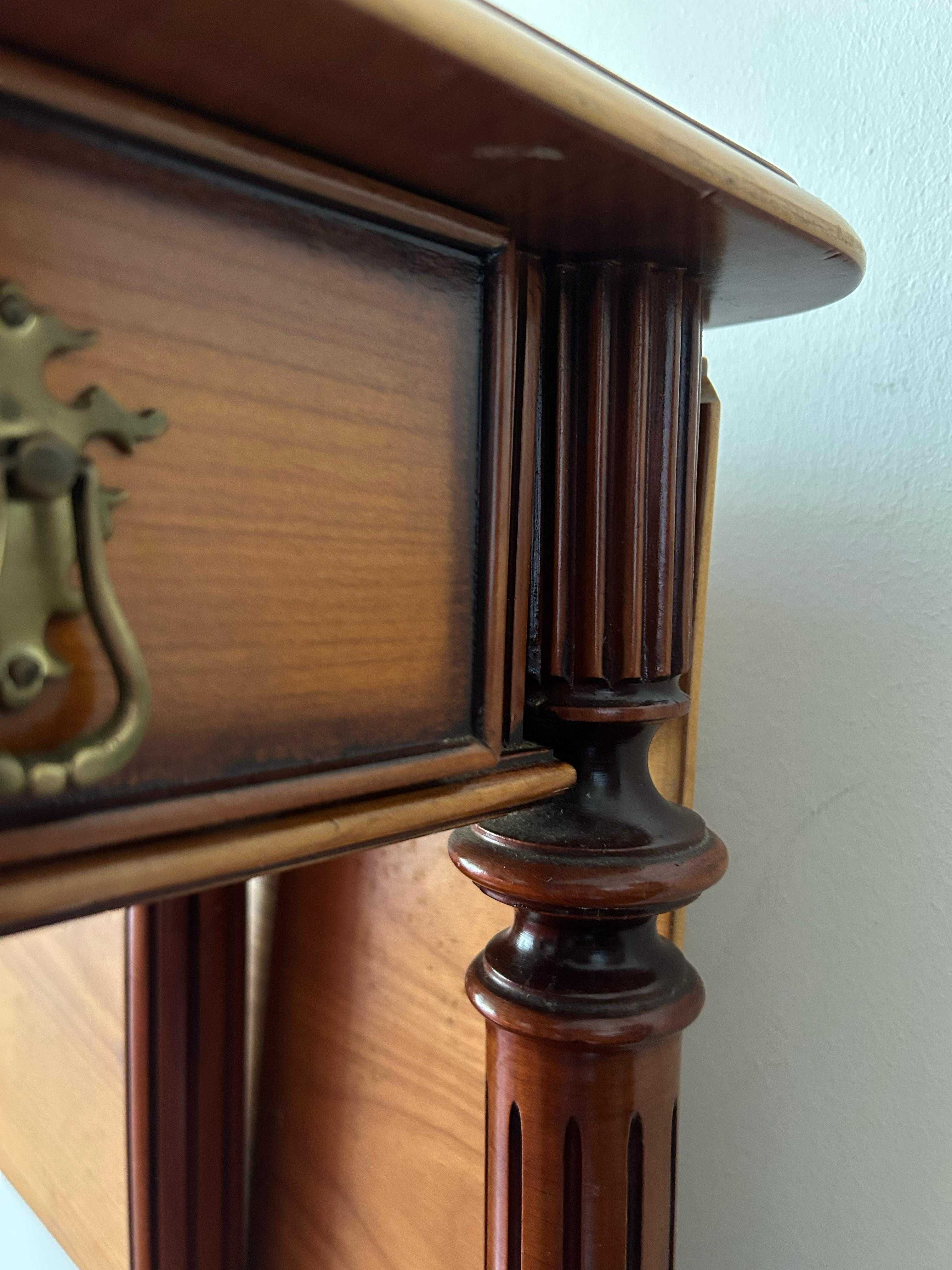 Mesa de sala com abas
