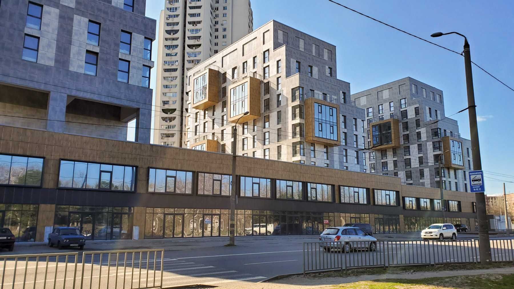 Продам паркомісце в ЖК "5 Континент"