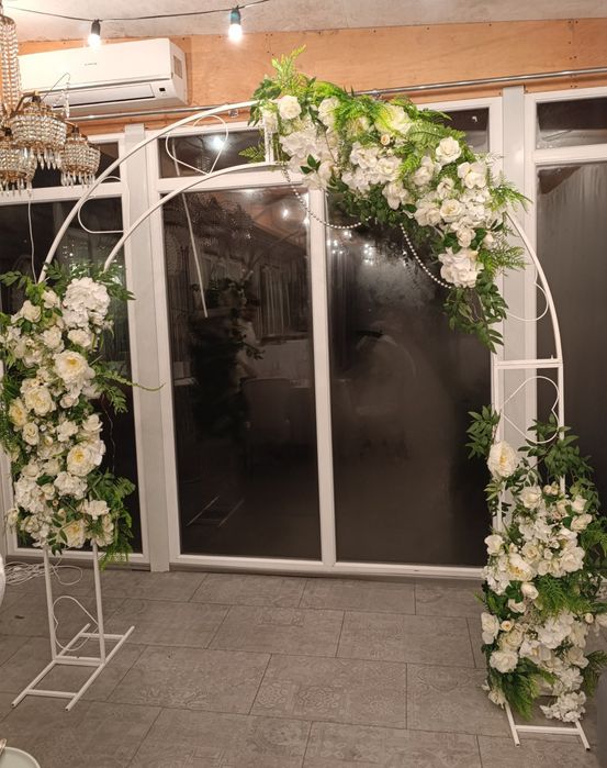 Весільна арка в оренду на весілля, або продаж з білими квітами