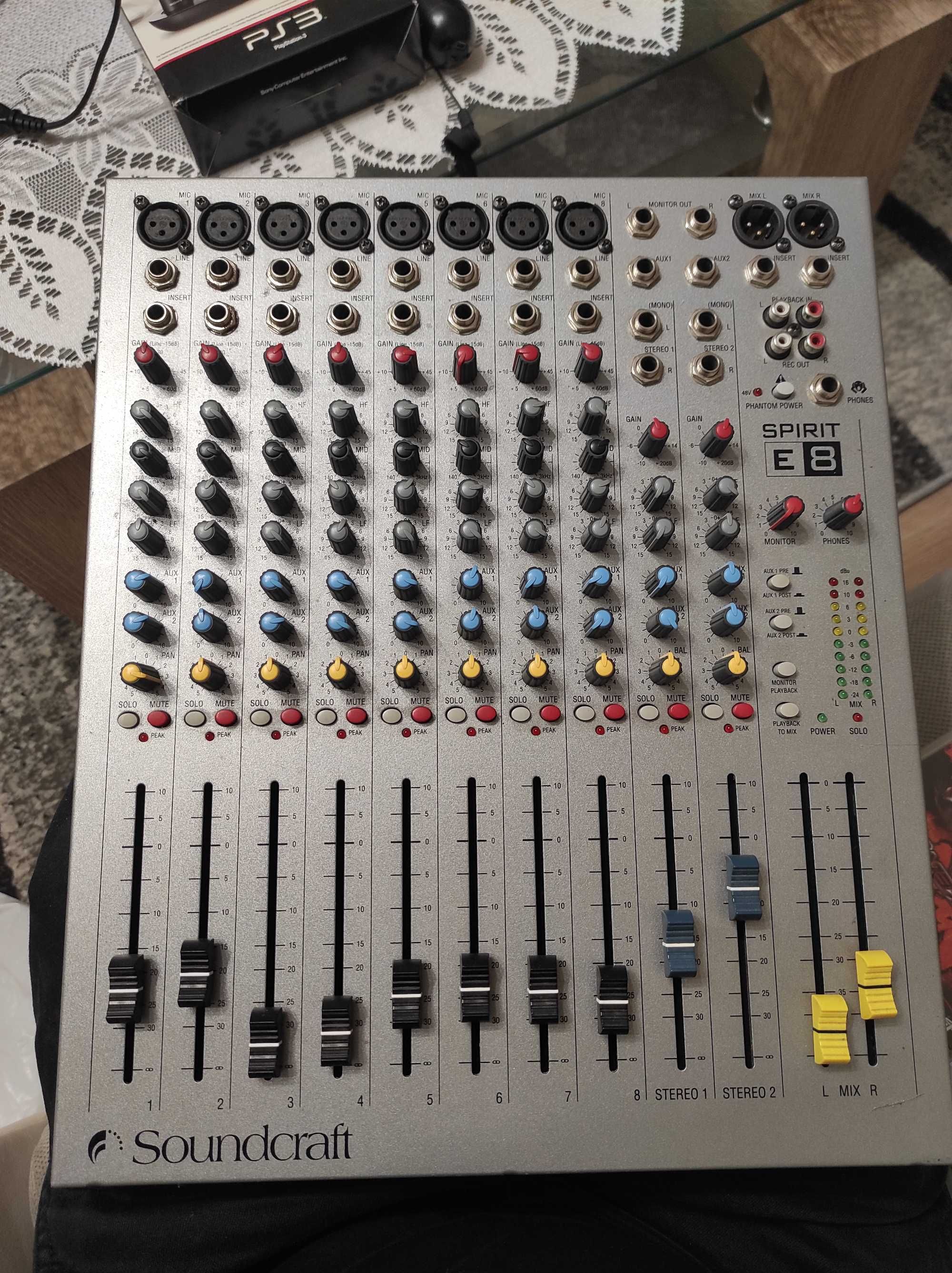 Mikser soundcraft e8 spirit