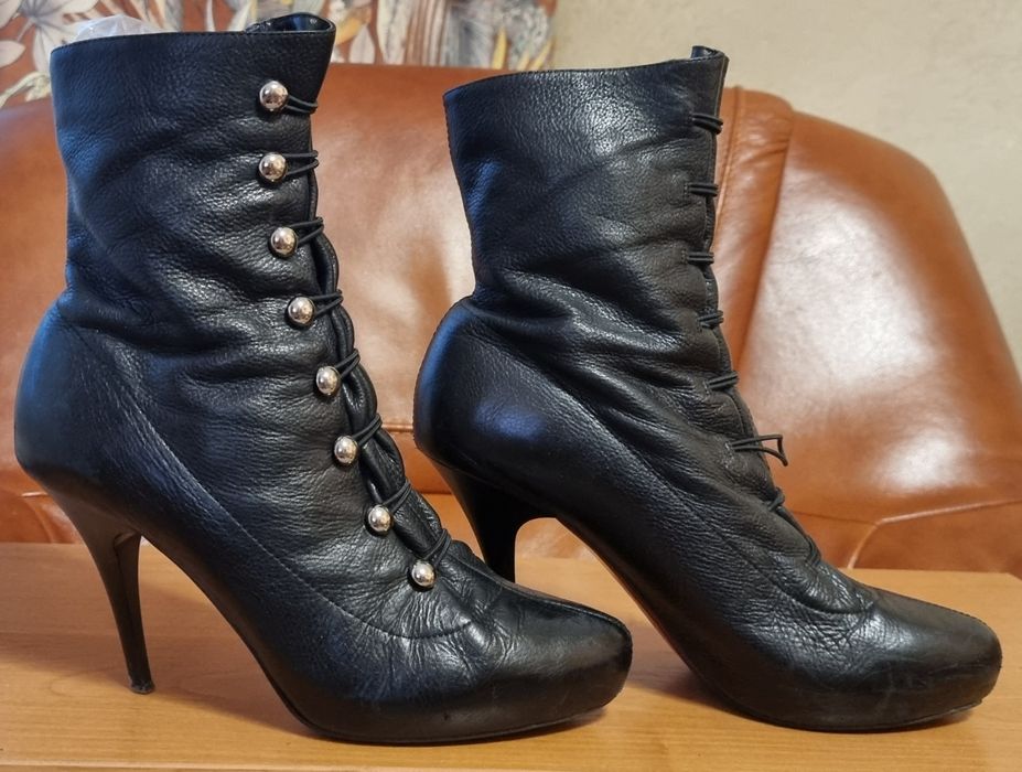 Кожаные демисезонные ботинки на шпильке