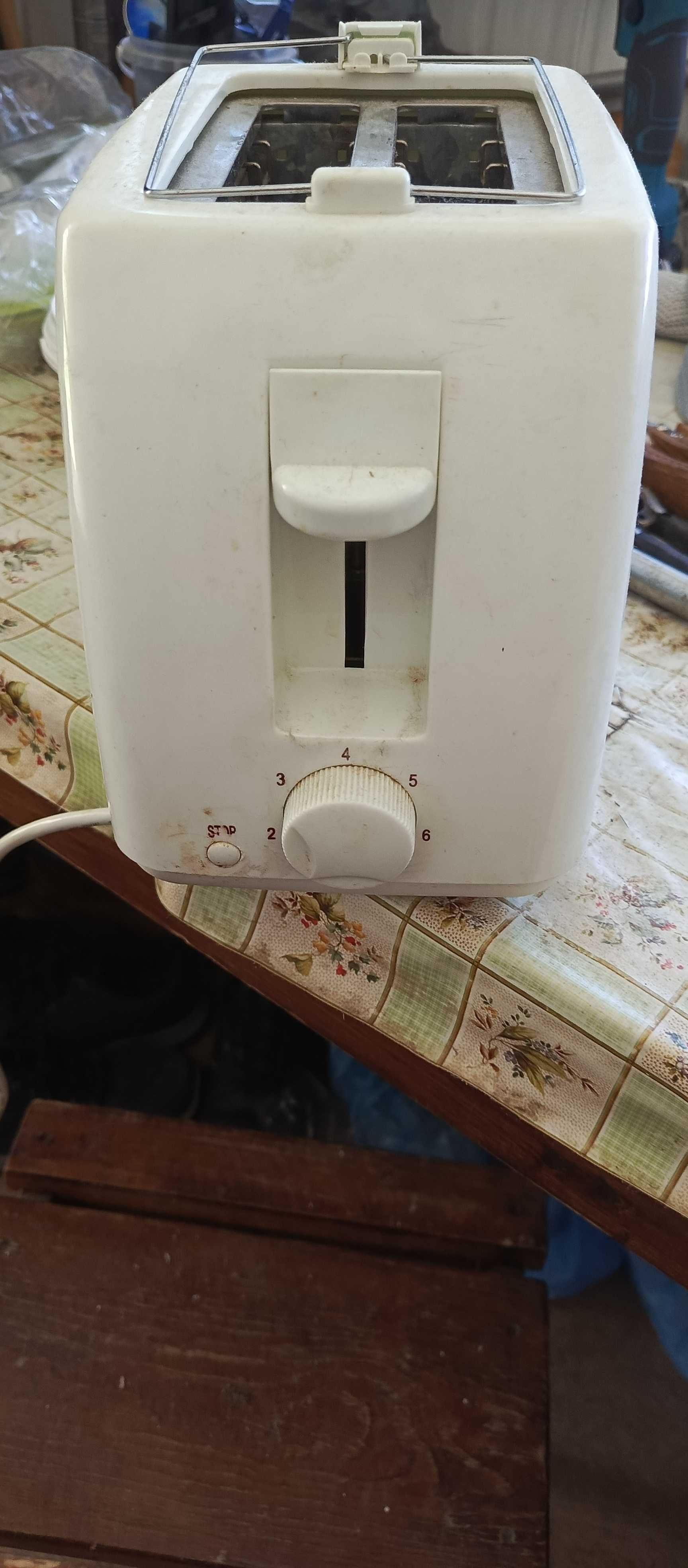 Продам тостер для двух кусочков хлеба..