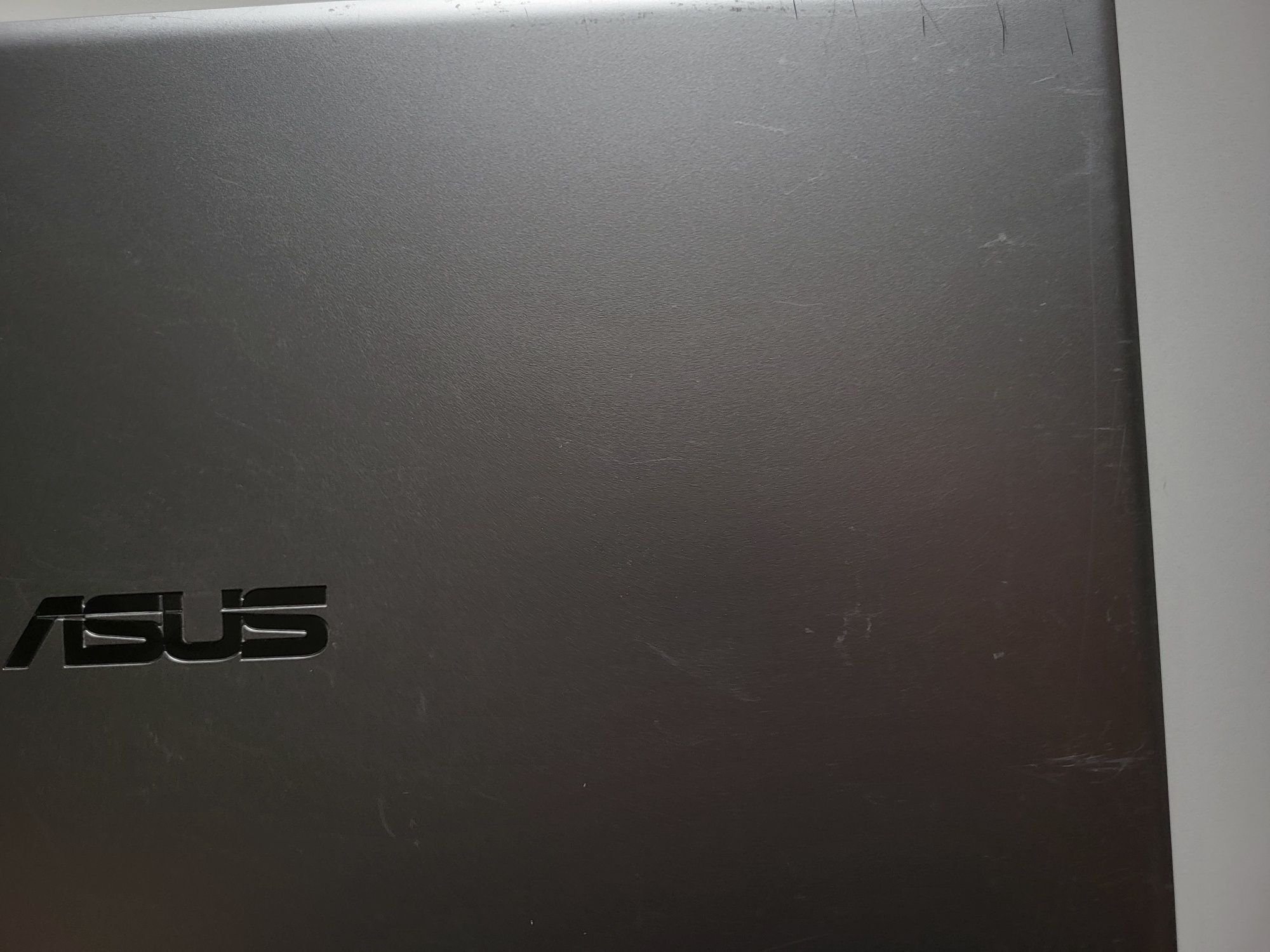 Laptop Asus R564FL