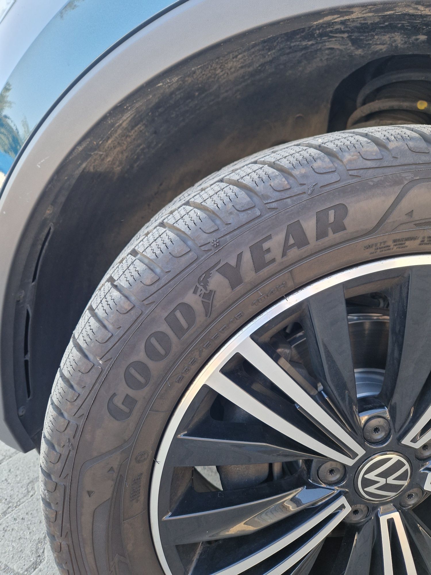 Opony Zimowe Goodyear UltraGrip 235/55r18