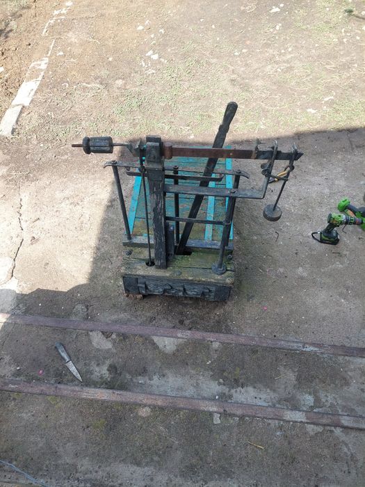 ВАГИ НА 1 ТОНУ ще радянські.