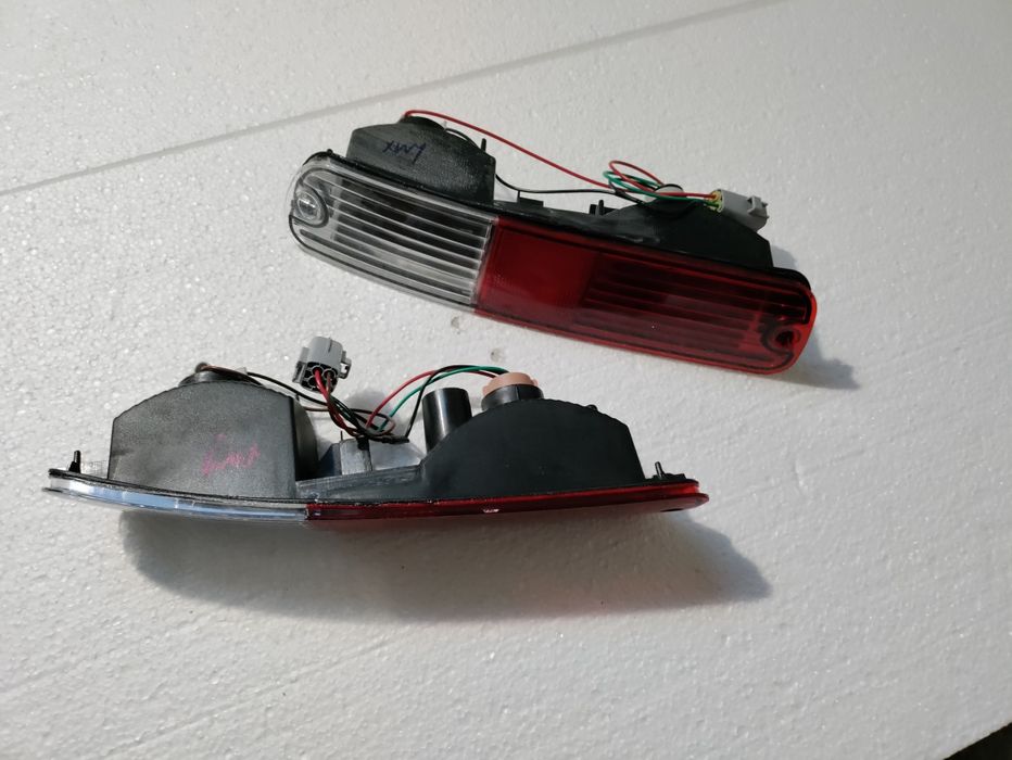 Задні ліхтарі в бампер Mitsubishi Pajero Wagon 3 лівий і правий нові