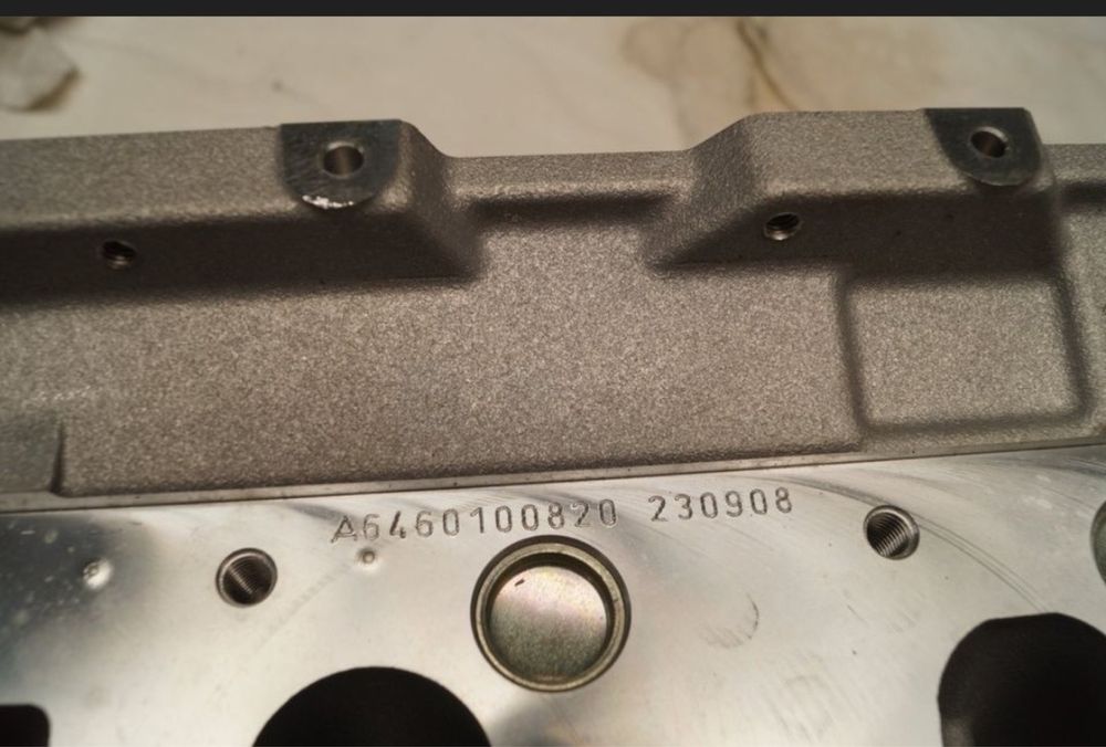 Головка блоку Мерседес Mrecedes Benz  2.2 cdi з клапанами