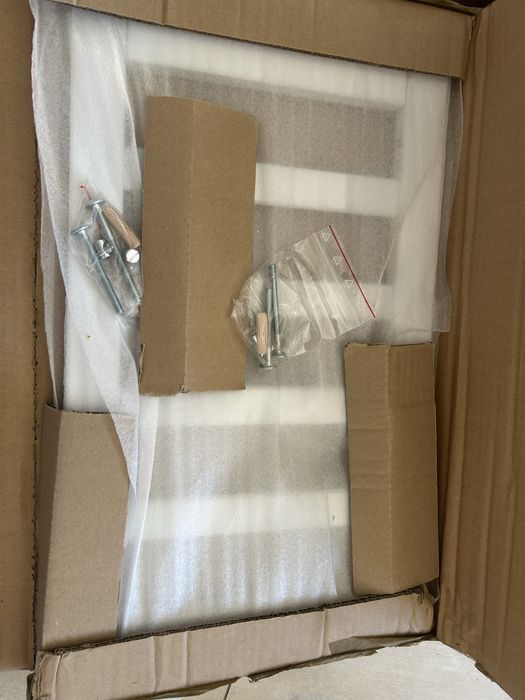 Łóżeczko (+materac) oraz komoda marki Bellamy