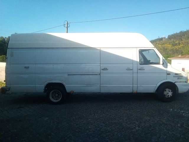 Carrinha IVECO comprida p/ Mudanças e Recolhas