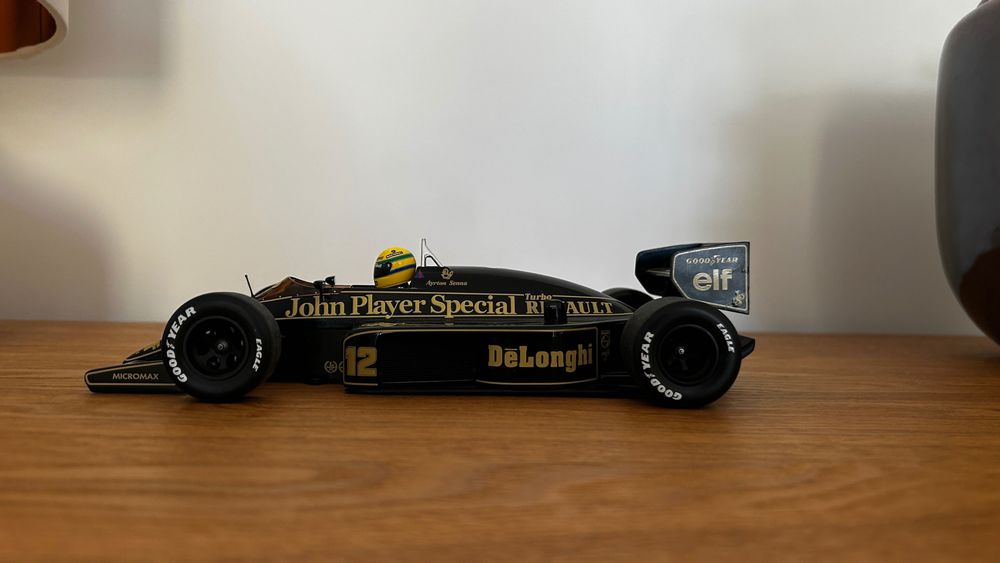 Coleção Ayrton Senna - 1/18 - 2 miniaturas