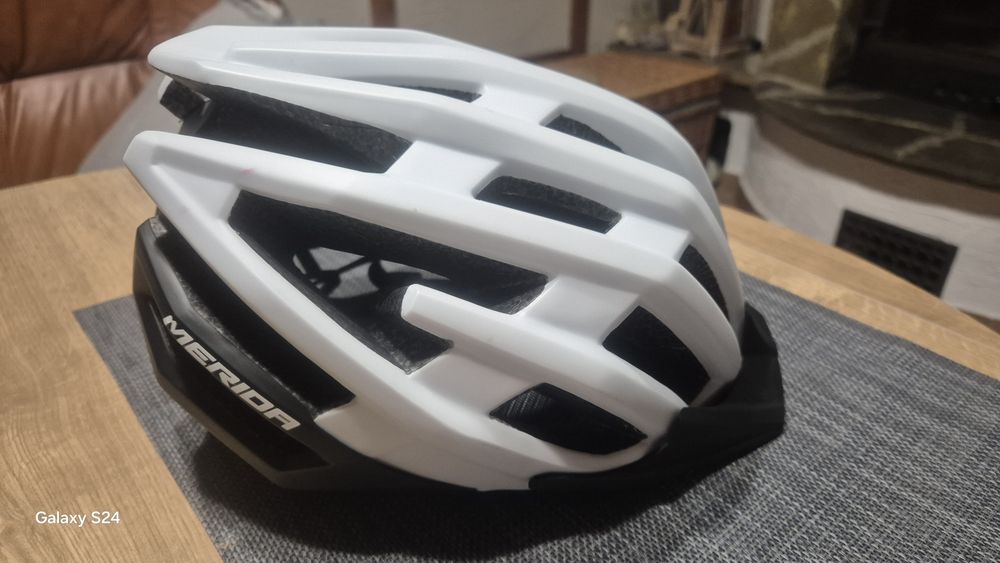 Kask rowerowy nowy