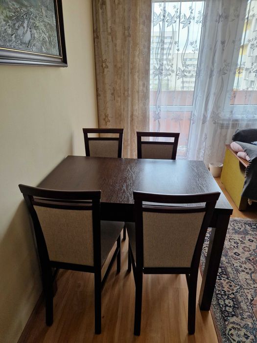 Sprzedam stół i 4 krzesła używane
