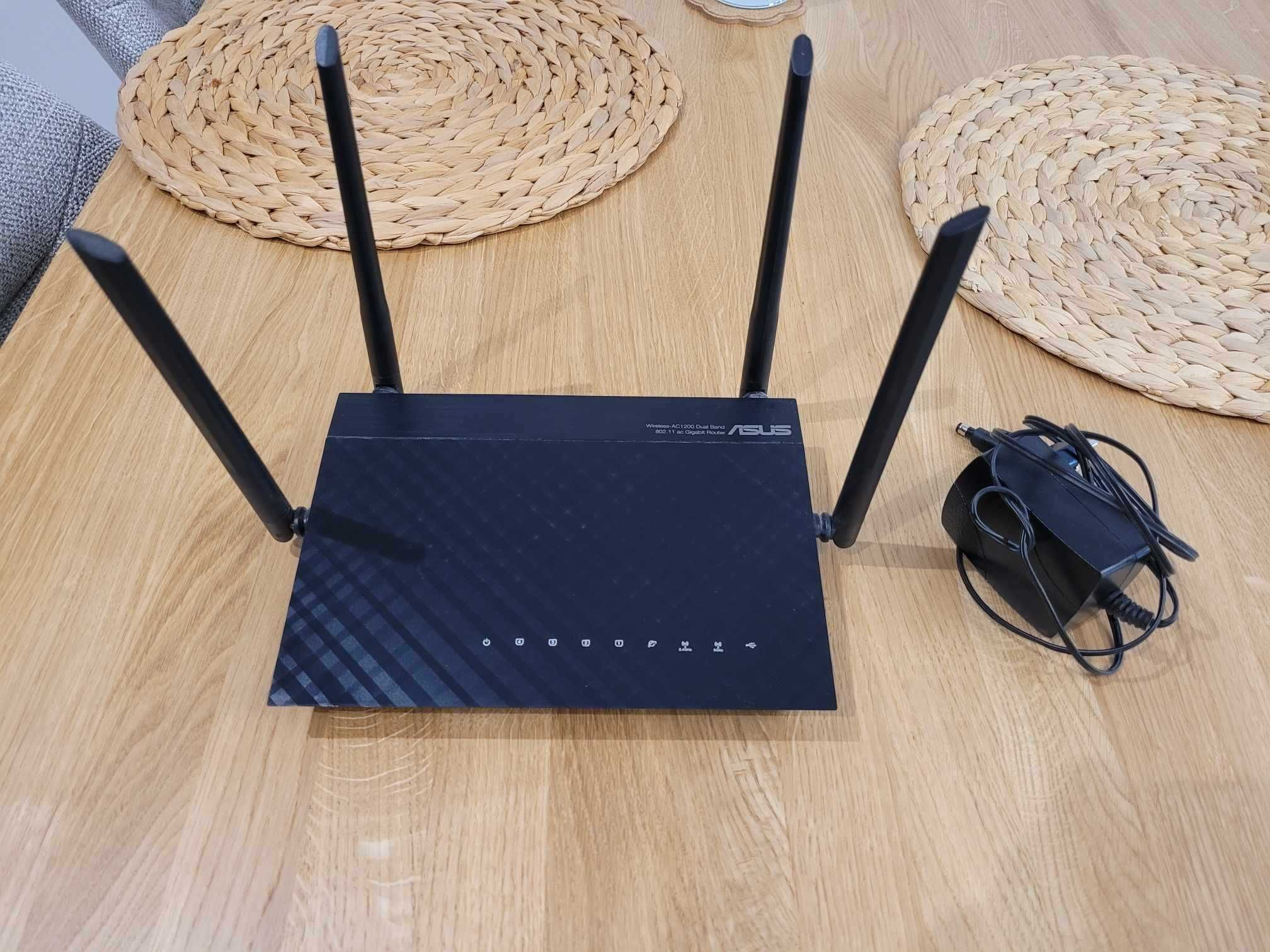 Router ASUS RT-AC1200G+
