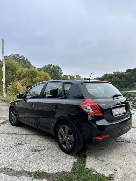 Kia Ceed 1.4 бенз 2009