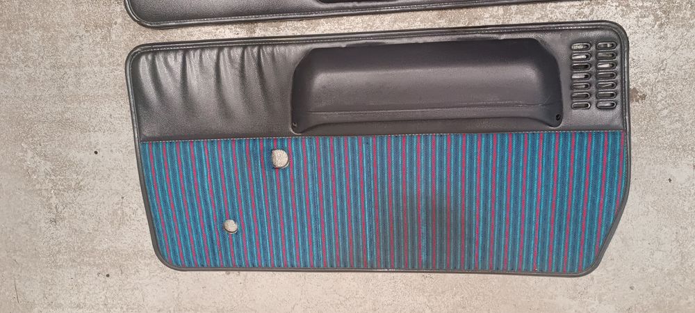 Fiat 126 boczki drzwi do wersji EL bardzo ładny stan lewy i prawy