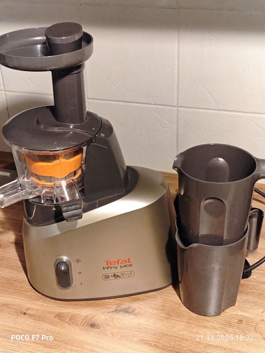 Wolnoobrotowa wyciskarka do soków Tefal