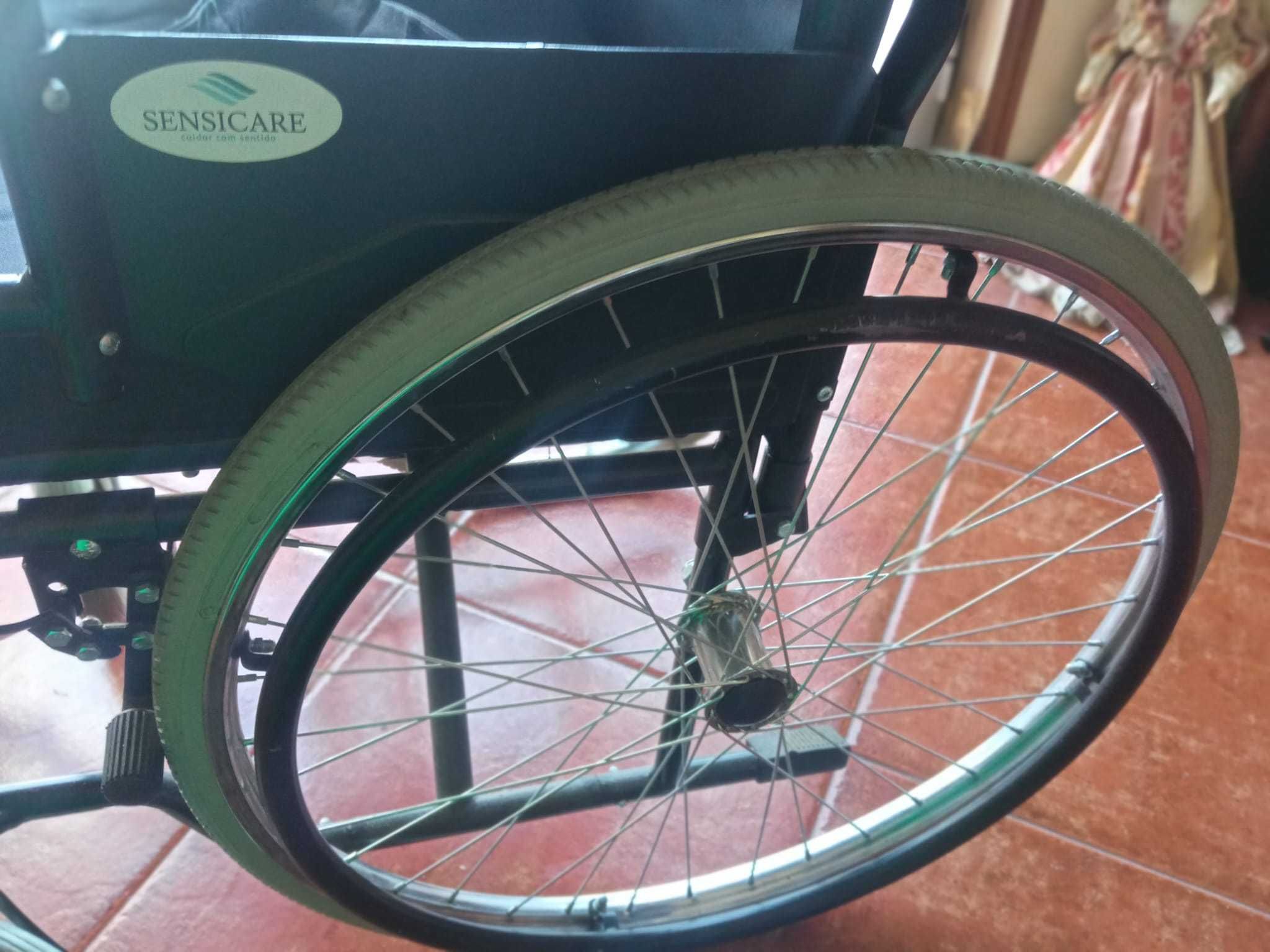Cadeira de Rodas e Andarilho de rodas com travão e cesto