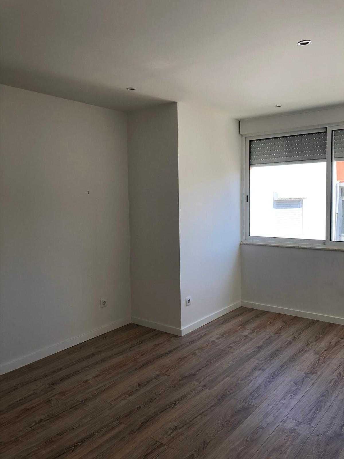 T2 Remodelado com Varanda no Lavradio – Barreiro| Disponível em Agosto