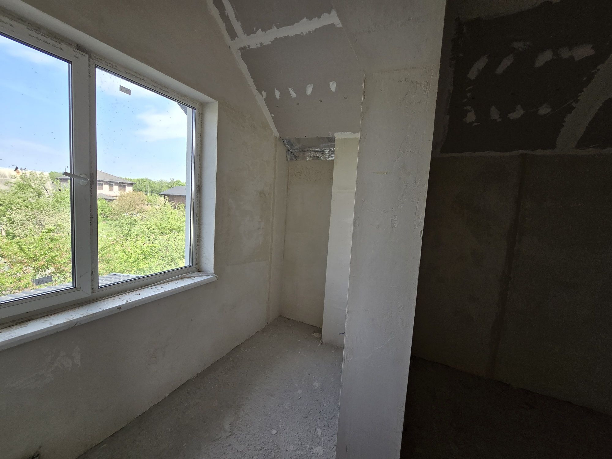 Будинок 180 м2 закрита територія 2 тераси навіс на 2 авто с. Ходосівка