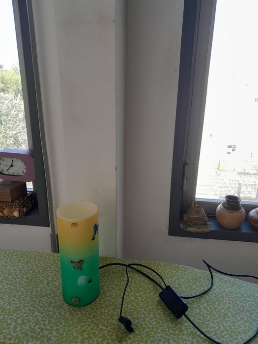 Vendo Candeeiro de Mesa muito bonito como novo