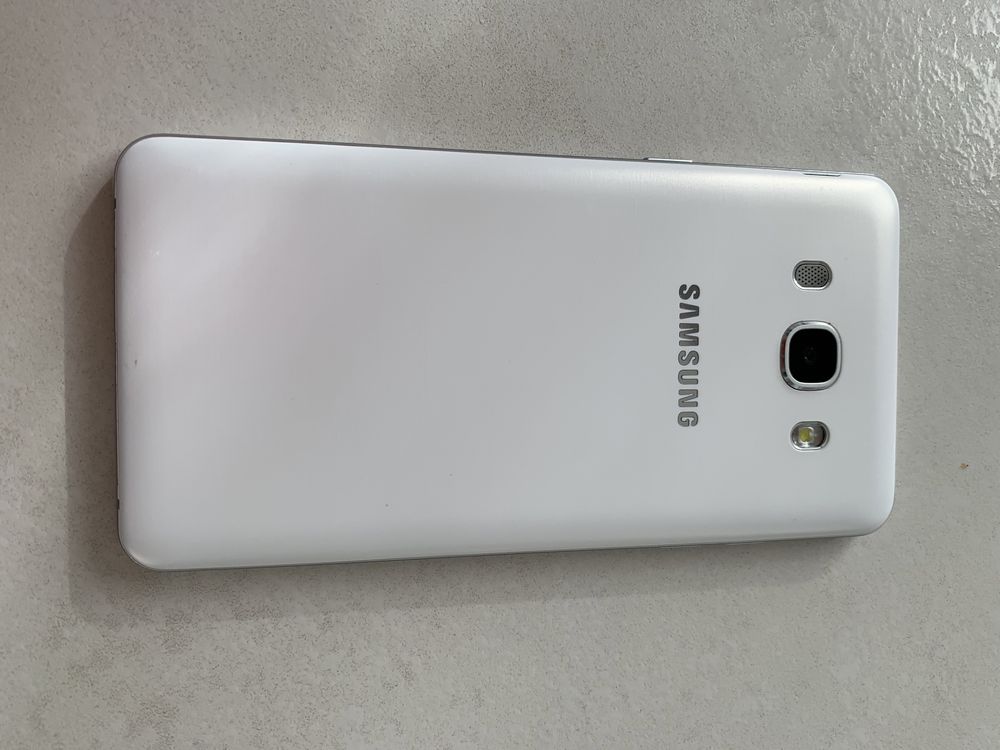 Telefon Samsung Galaxy J5 2016 2GB/16GB biały