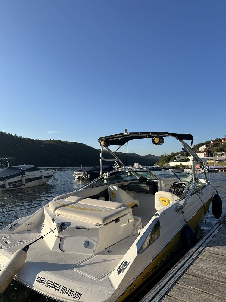 Barco Regal 2200