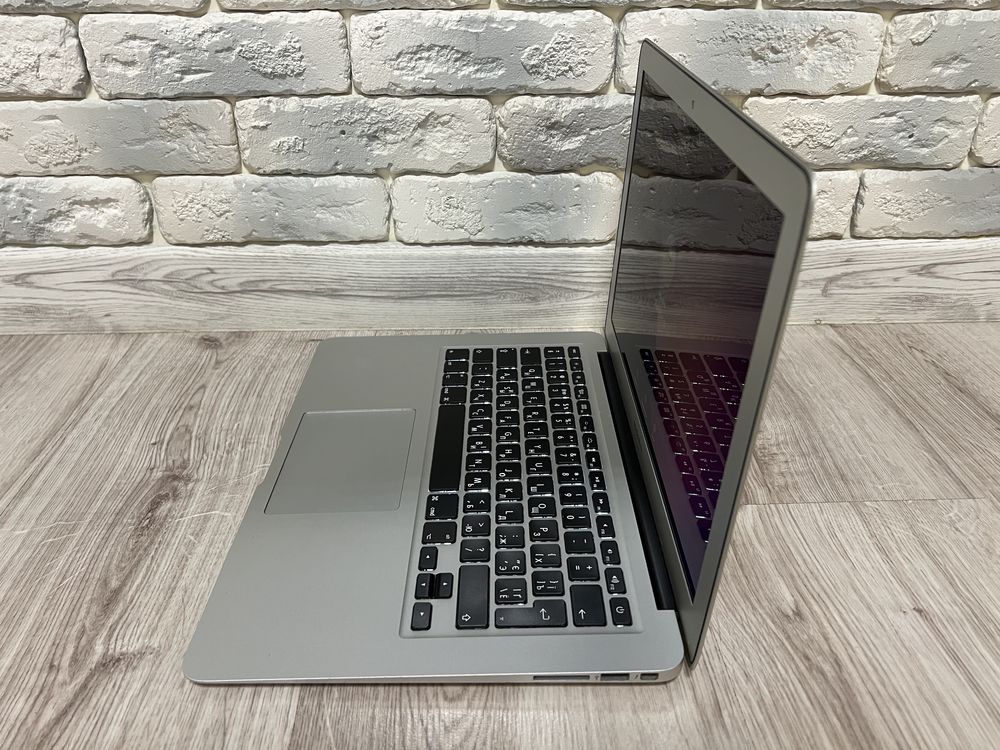 Продам Macbook Air 13" 2015p 8/128