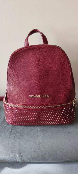 plecak Michael Kors
w środku kieszonka zamykana i dwie przegródki