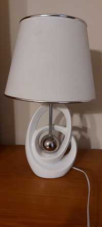 Biała lampa nocna