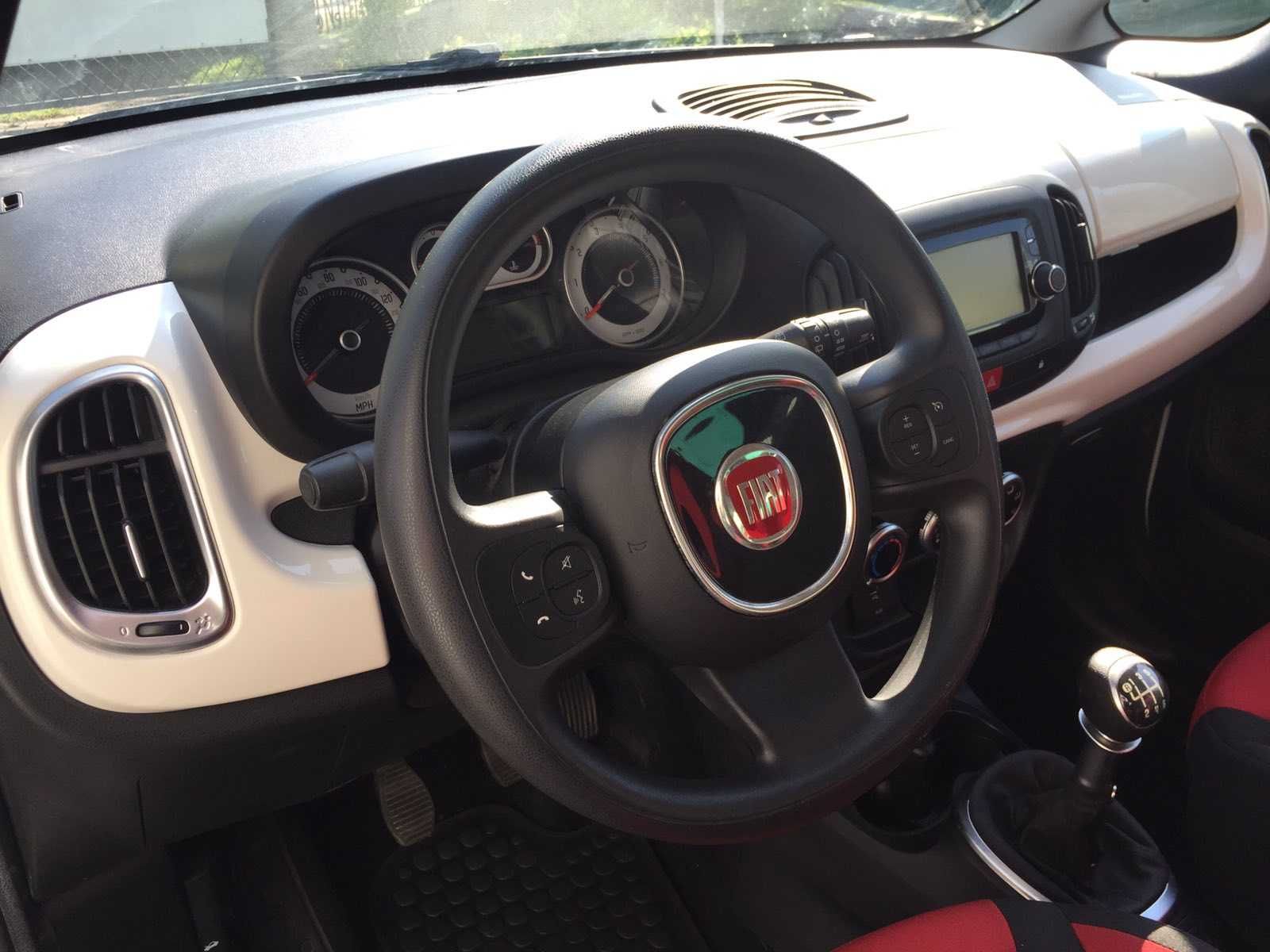 Fiat-500 L 2013 рік