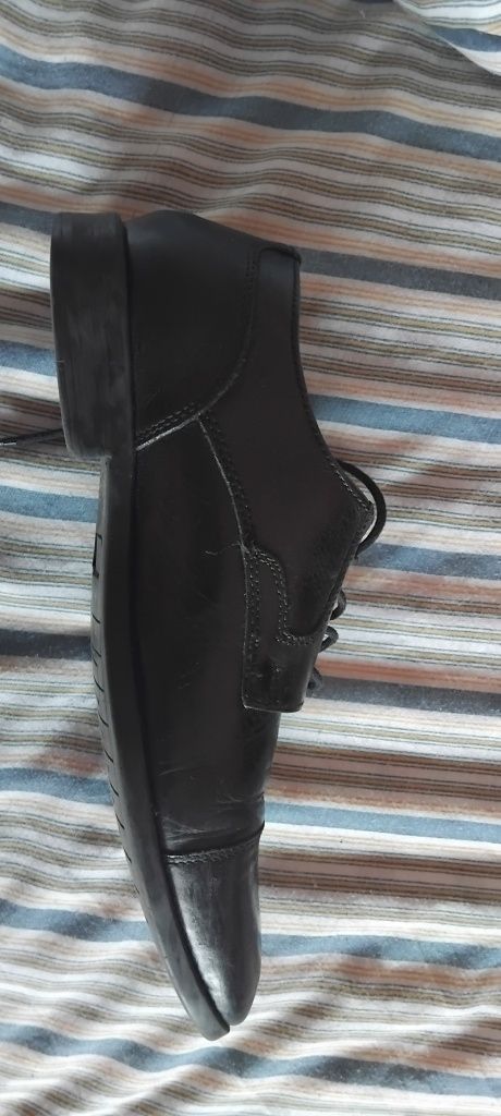 Nr,sapatos Mégis preto €