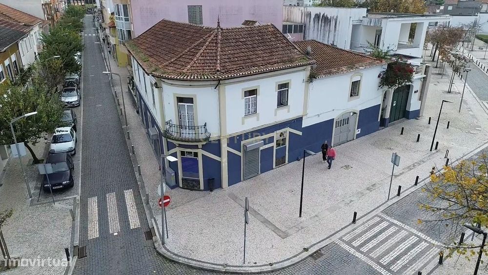 Moradia T6 + Comércio - centro da Vila de Condeixa-a-Nova (Coimbra)