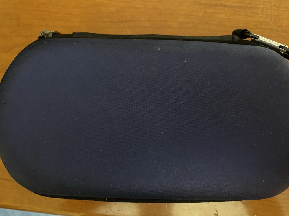 PS Vita + Bolsa de transporte + 4 jogos incluídos
