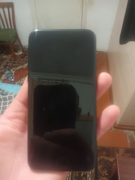 Продам IPhone SE