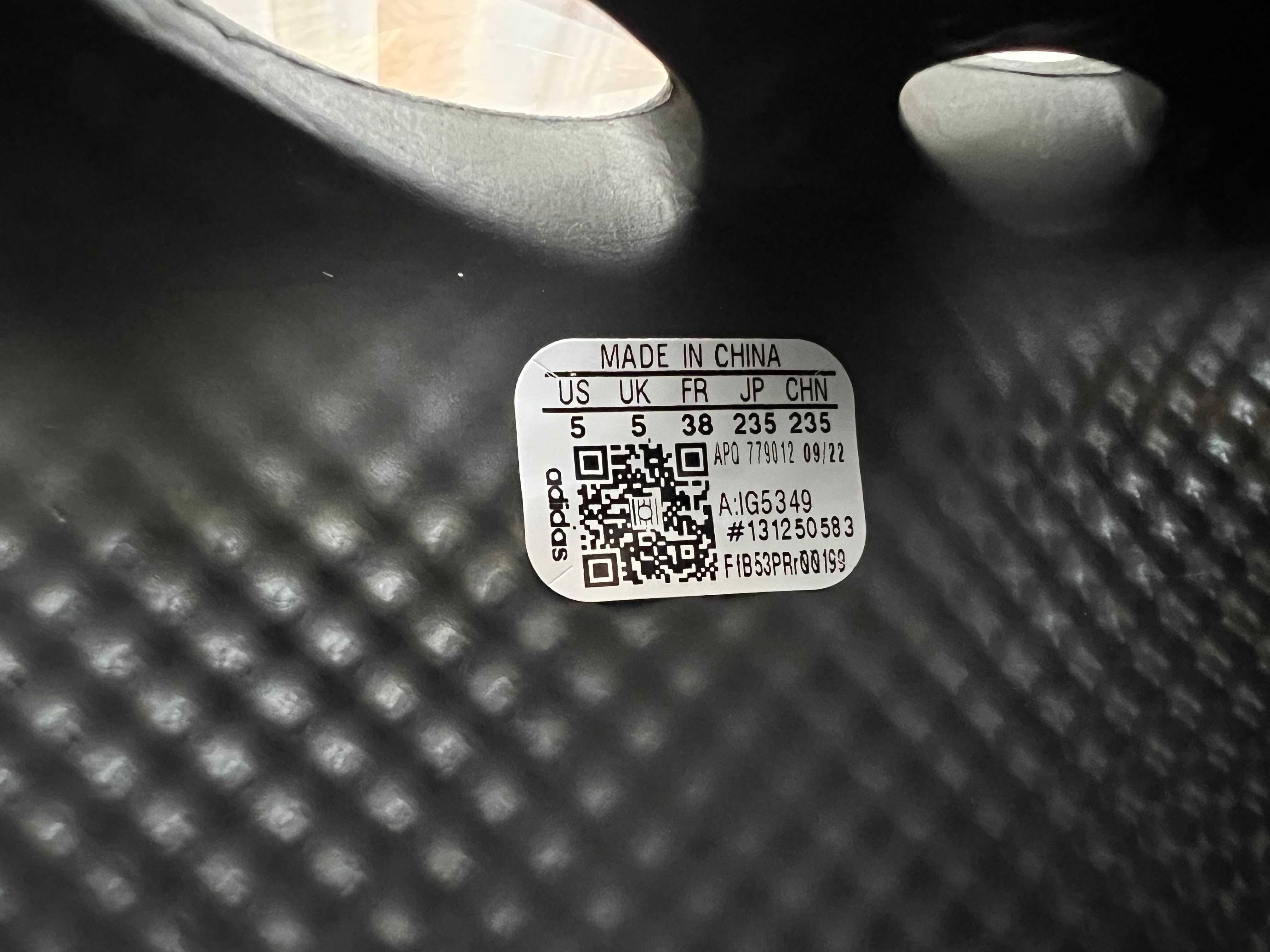 Yeezy Foam RNR - Carbon - EU 38 - adidas Confirmed Drop