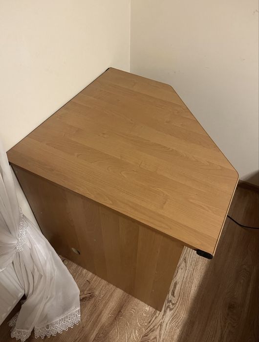 Biurko narożne Olcha 80x80 półki gniazdka
