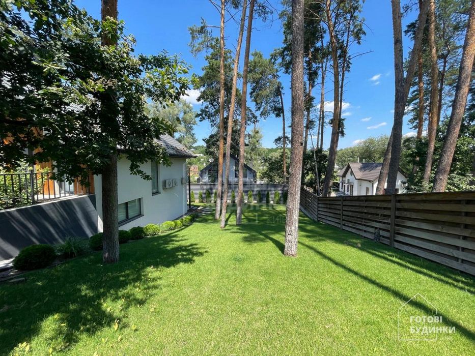 Сучасний будинок серед соснового лісу в КМ Нова Ходосівка