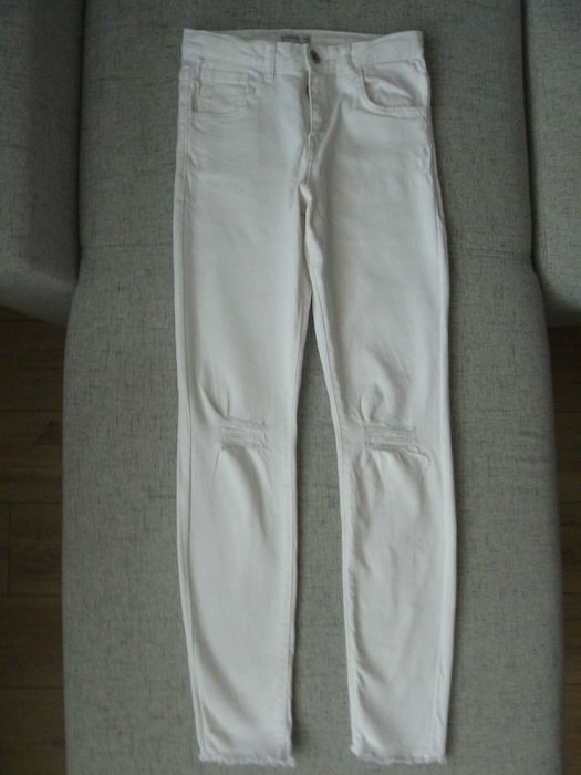 Spodnie jeansowe Reserved przetarte