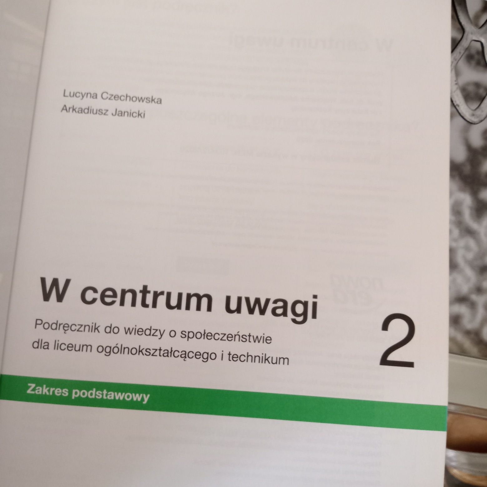 W centrum uwagi 2 podręcznik do wiedzy o społeczeństwie