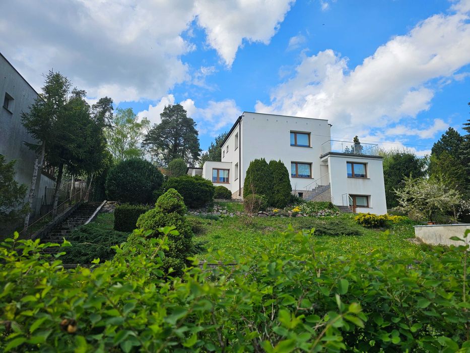 Dom wolnostojący w Olsztynie, pow. dz. 1262 m2, las/fotowoltaika