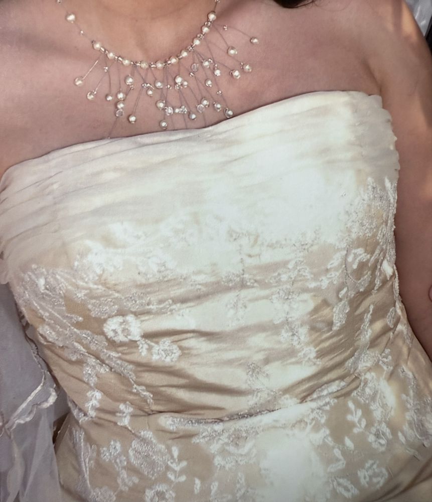 Vestido de noiva dourado suave